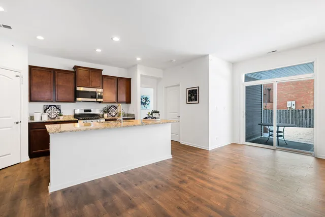 $400,000 | 6480 Doral Drive, Gurnee, IL 60031