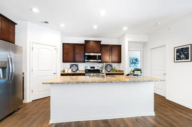 $400,000 | 6480 Doral Drive, Gurnee, IL 60031