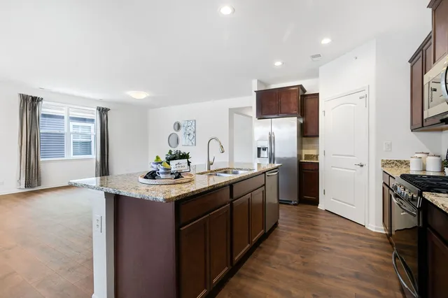 $400,000 | 6480 Doral Drive, Gurnee, IL 60031