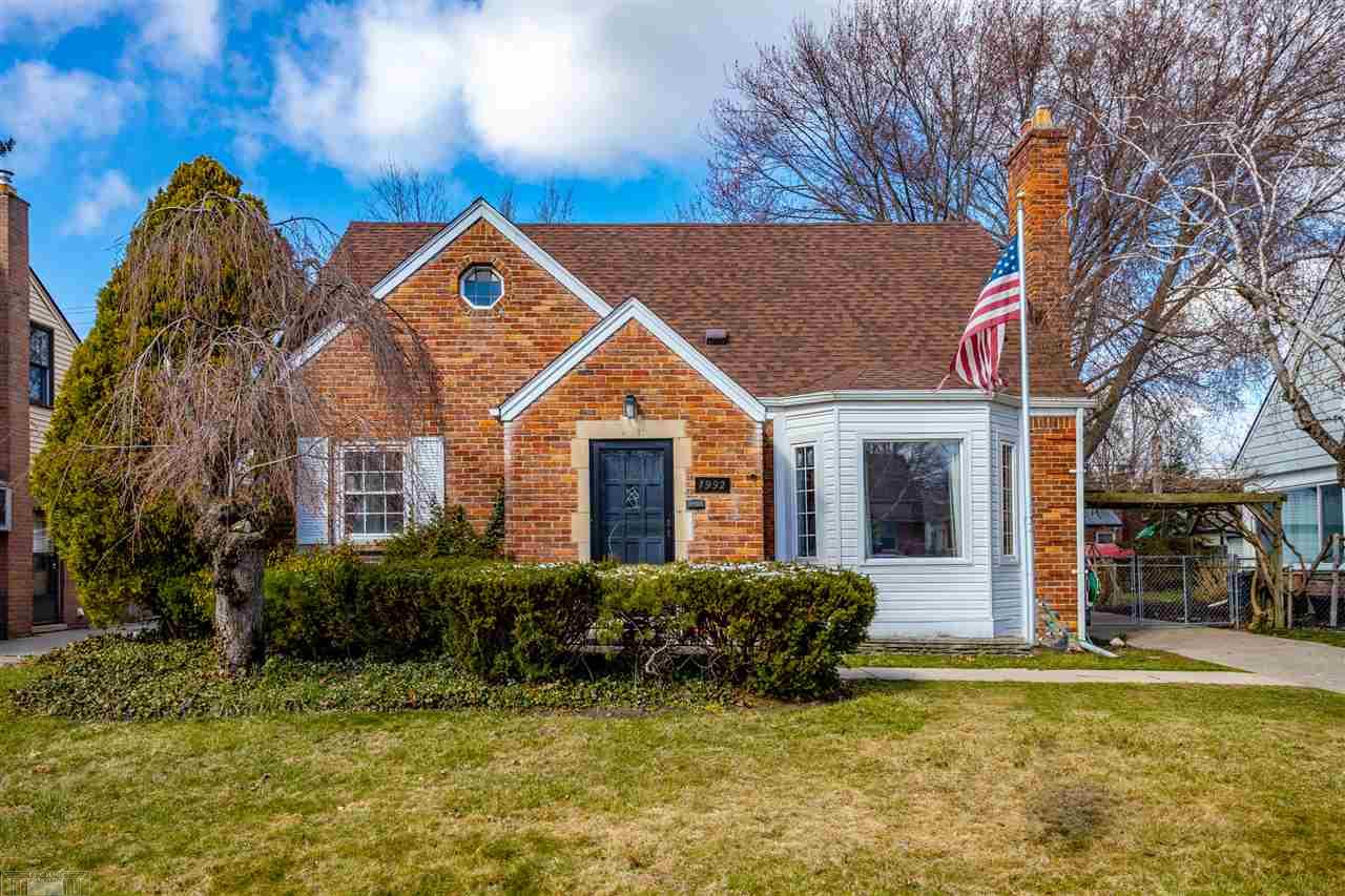 1992 Oxford Road Grosse Pointe Woods, MI 48236 - Photo 2 of 47