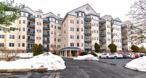 $699,999 | 10 Seaport Drive, Unit 2505, Quincy, MA 02171