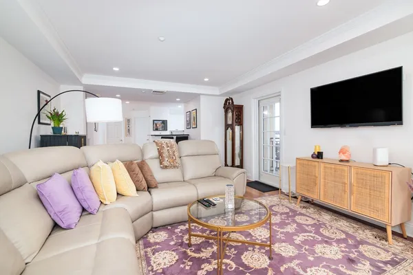 $689,999 | 10 Seaport Drive, Unit 2505, Quincy, MA 02171