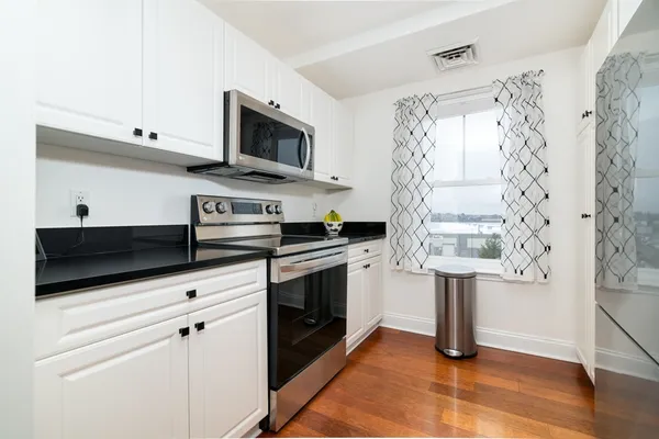 $689,999 | 10 Seaport Drive, Unit 2505, Quincy, MA 02171