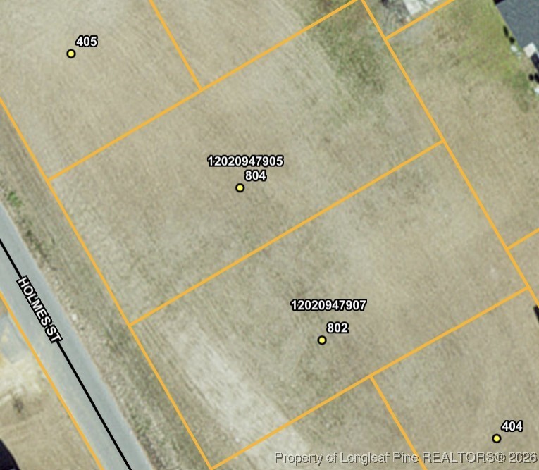 802 Holmes Street Clinton, NC 28328 - Photo 5 of 6 a view of a bathroom