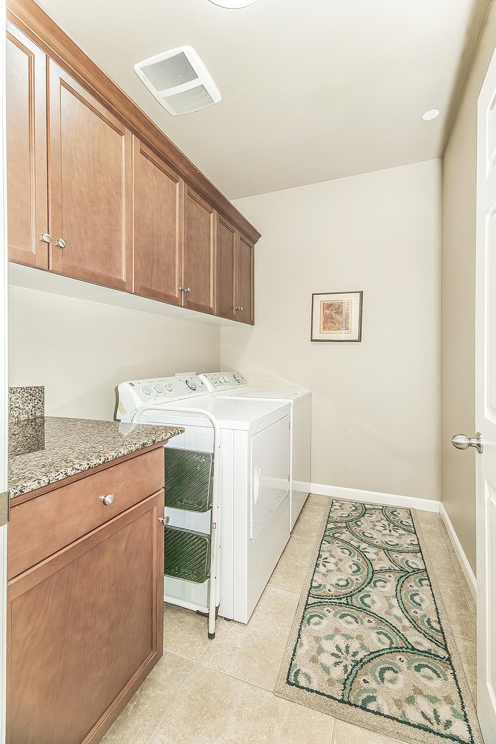 7133 North Generation Drive Fresno, CA 93711 - Photo 32 of 38 a room with a washer and dryer