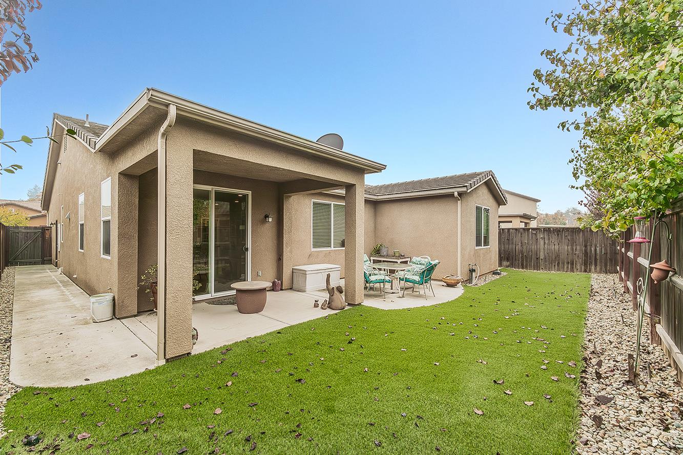 7133 North Generation Drive Fresno, CA 93711 - Photo 33 of 38 a view of a house with backyard and sitting area