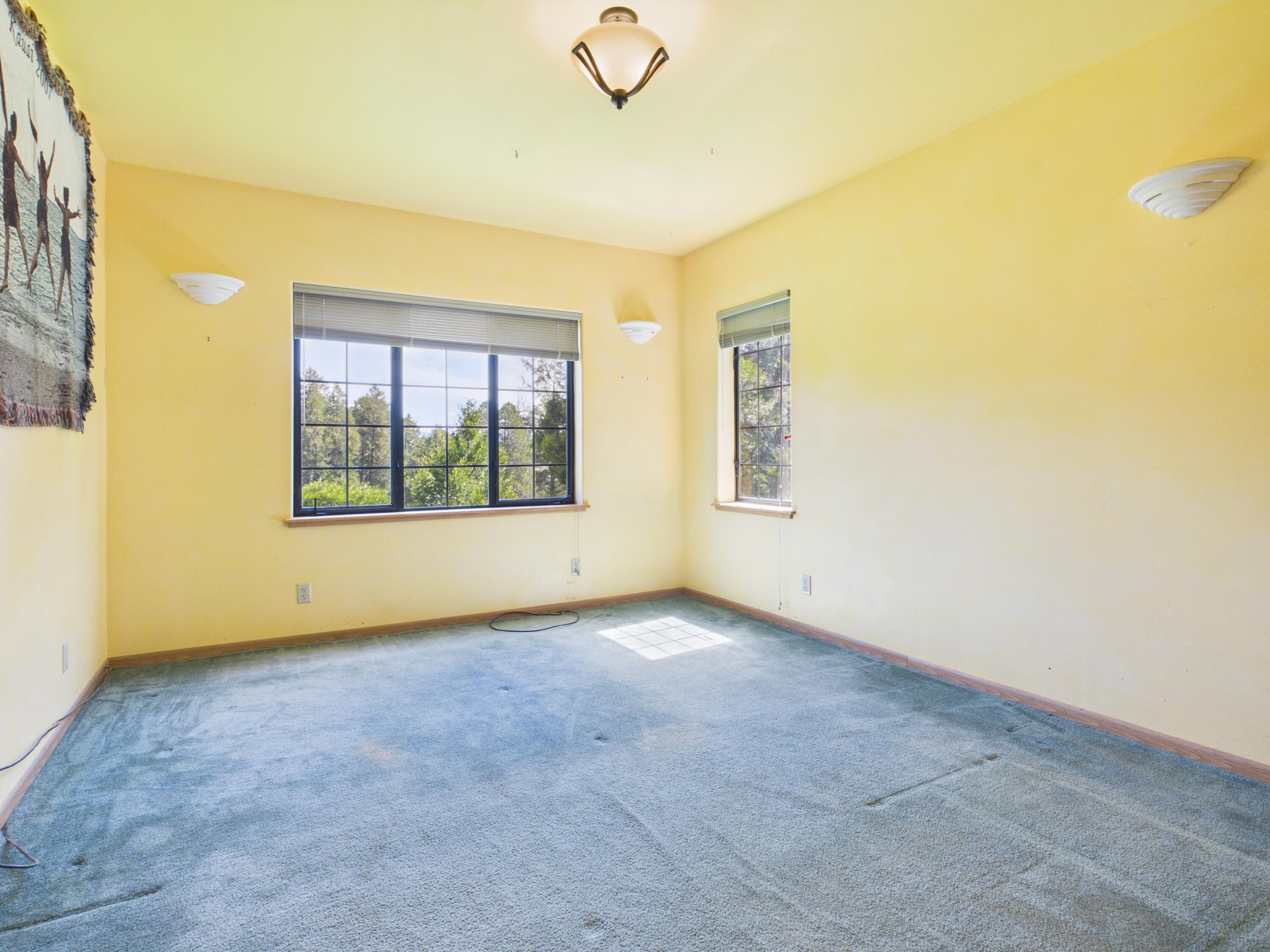7926 Thomas Road Miranda, CA 95553 - Photo 12 of 83