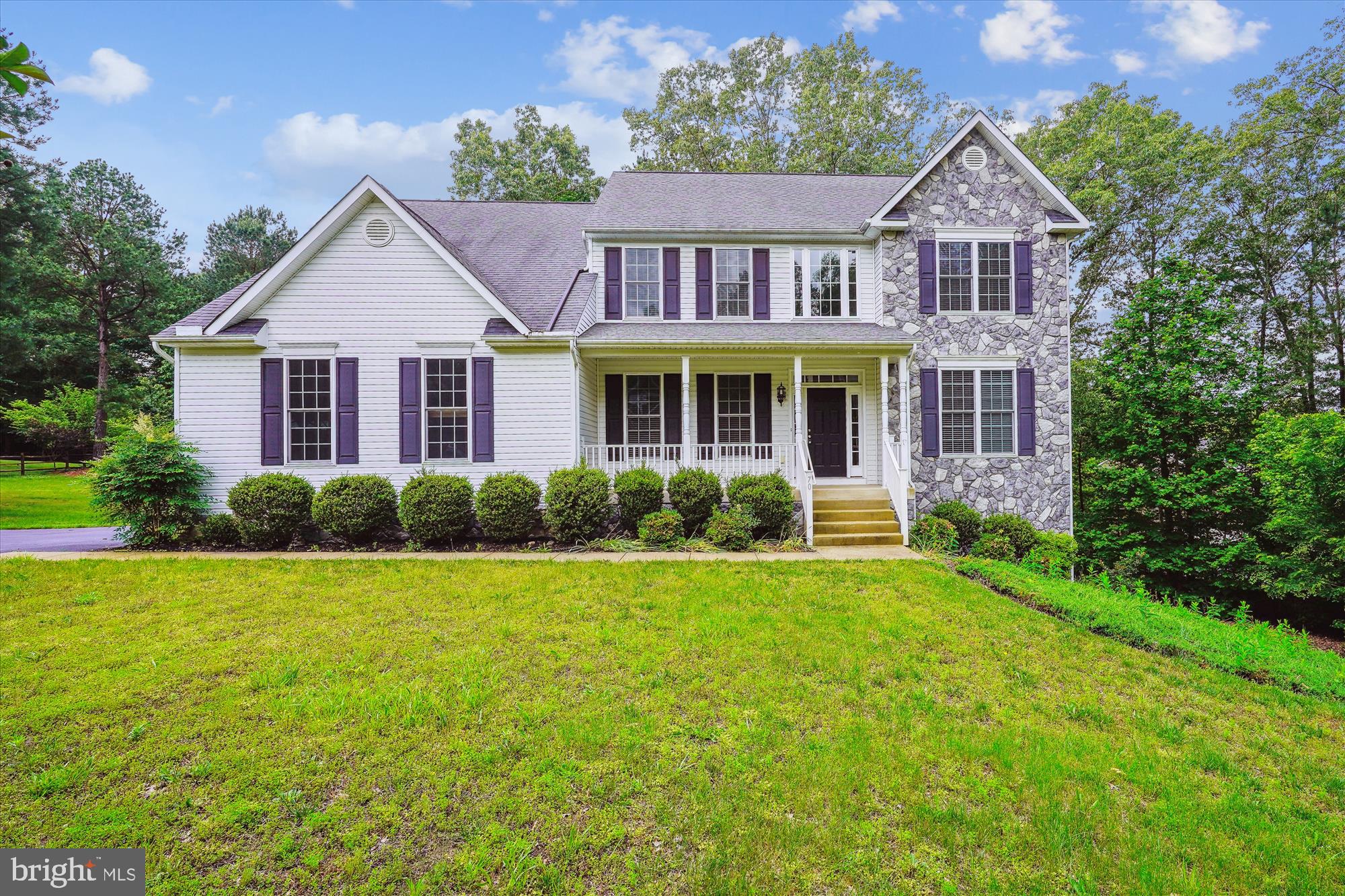 a view of a yard in front of house