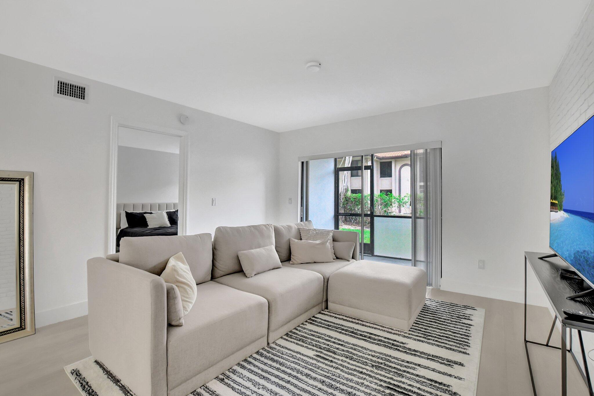 300 East Club Circle, Unit 105 Boca Raton, FL 33487 - Photo 11 of 30 11-web-or-mls-DSC_0236