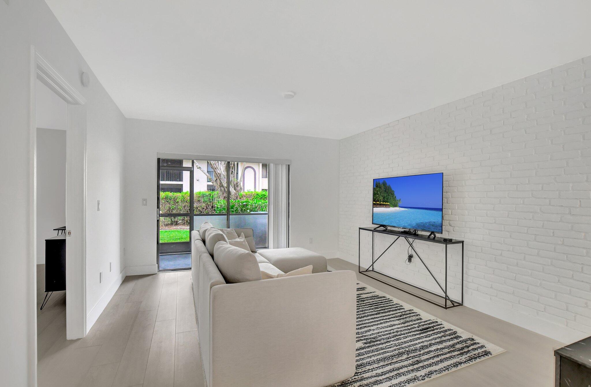 300 East Club Circle, Unit 105 Boca Raton, FL 33487 - Photo 12 of 30 12-web-or-mls-DSC_0241