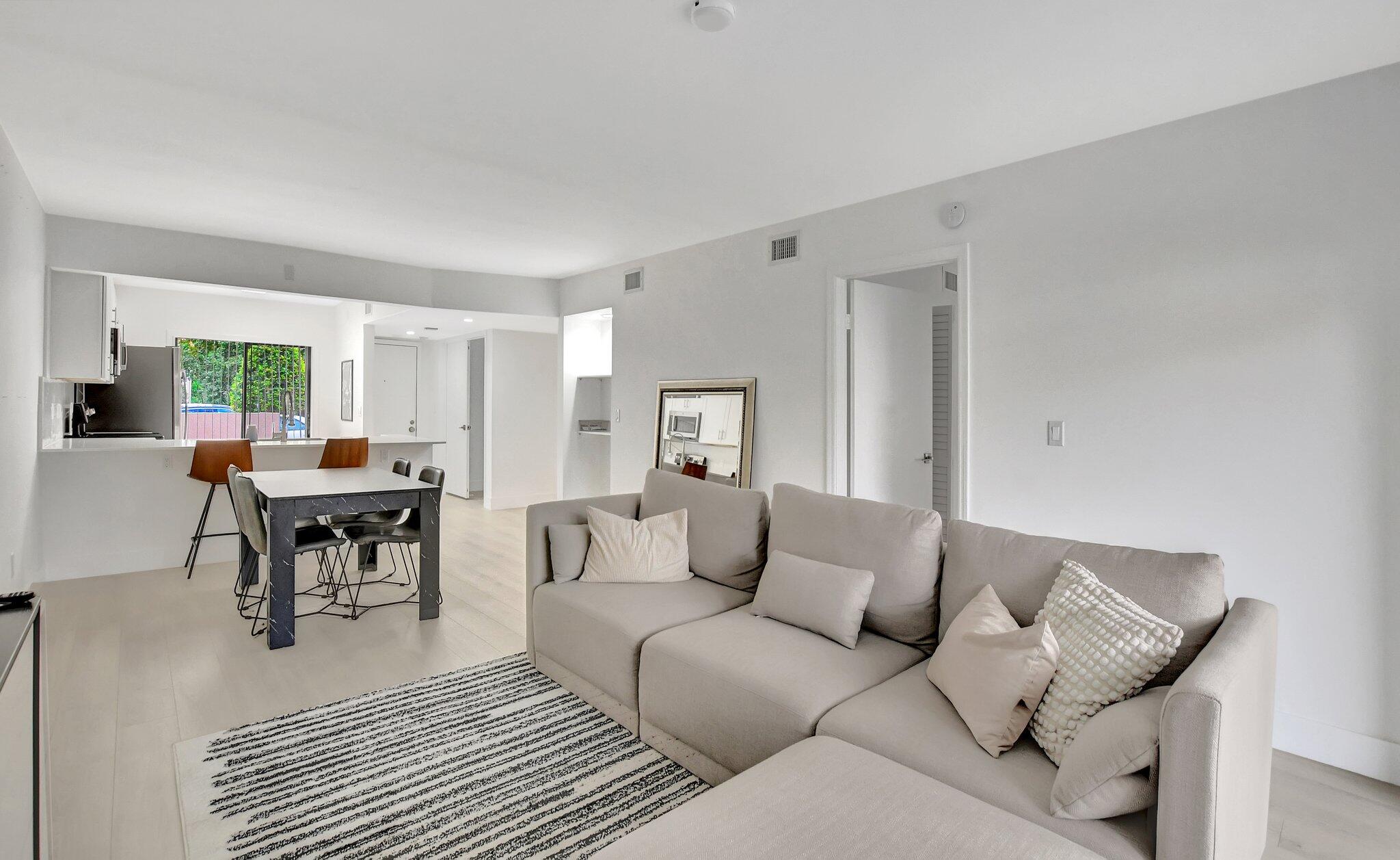 300 East Club Circle, Unit 105 Boca Raton, FL 33487 - Photo 13 of 30 13-web-or-mls-DSC_0246