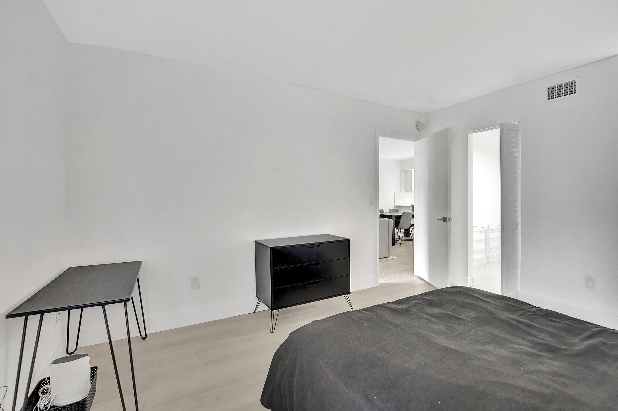 300 East Club Circle, Unit 105 Boca Raton, FL 33487 - Photo 16 of 30 16-web-or-mls-DSC_0261