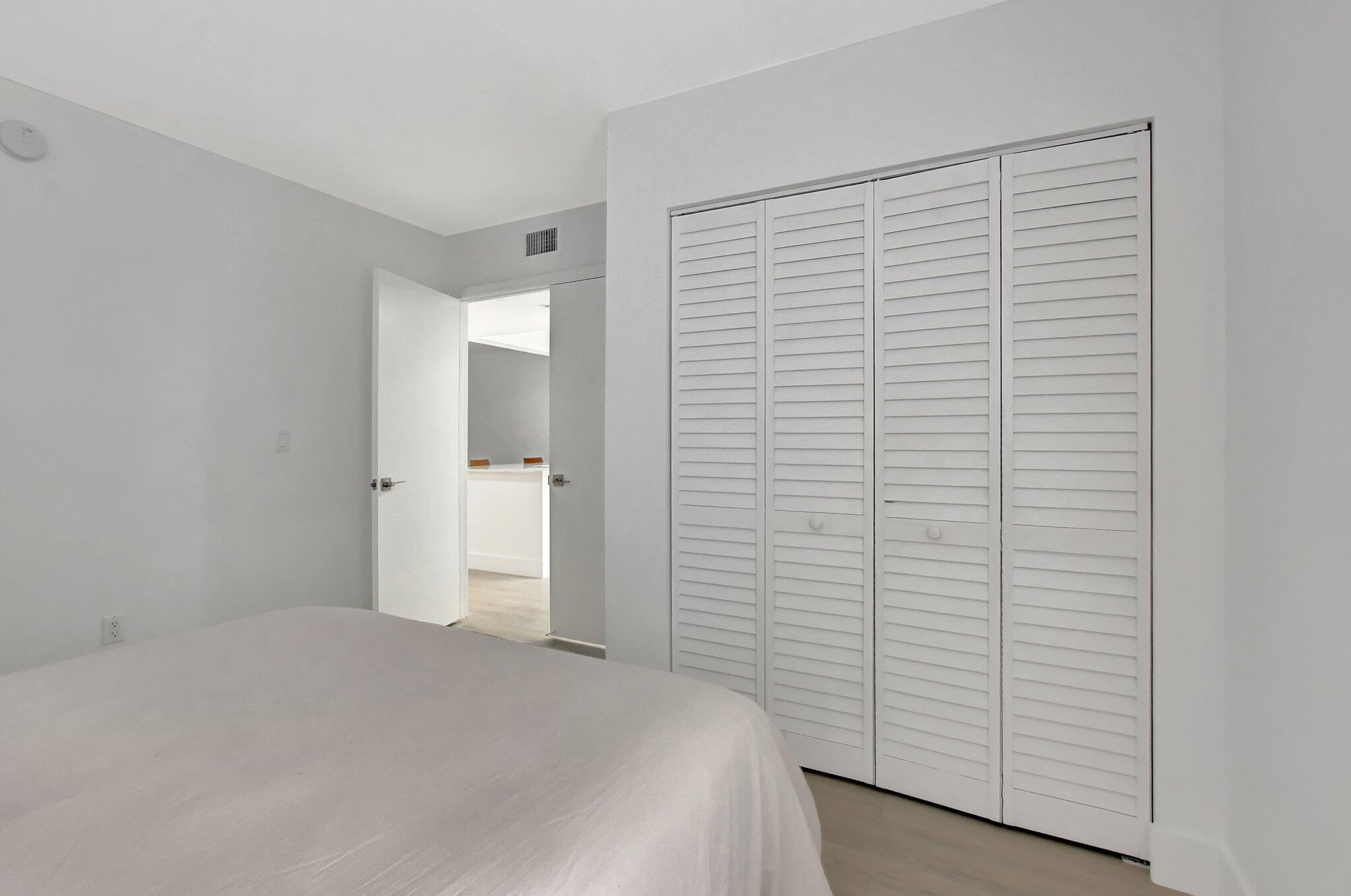 300 East Club Circle, Unit 105 Boca Raton, FL 33487 - Photo 23 of 30 23-web-or-mls-DSC_0296