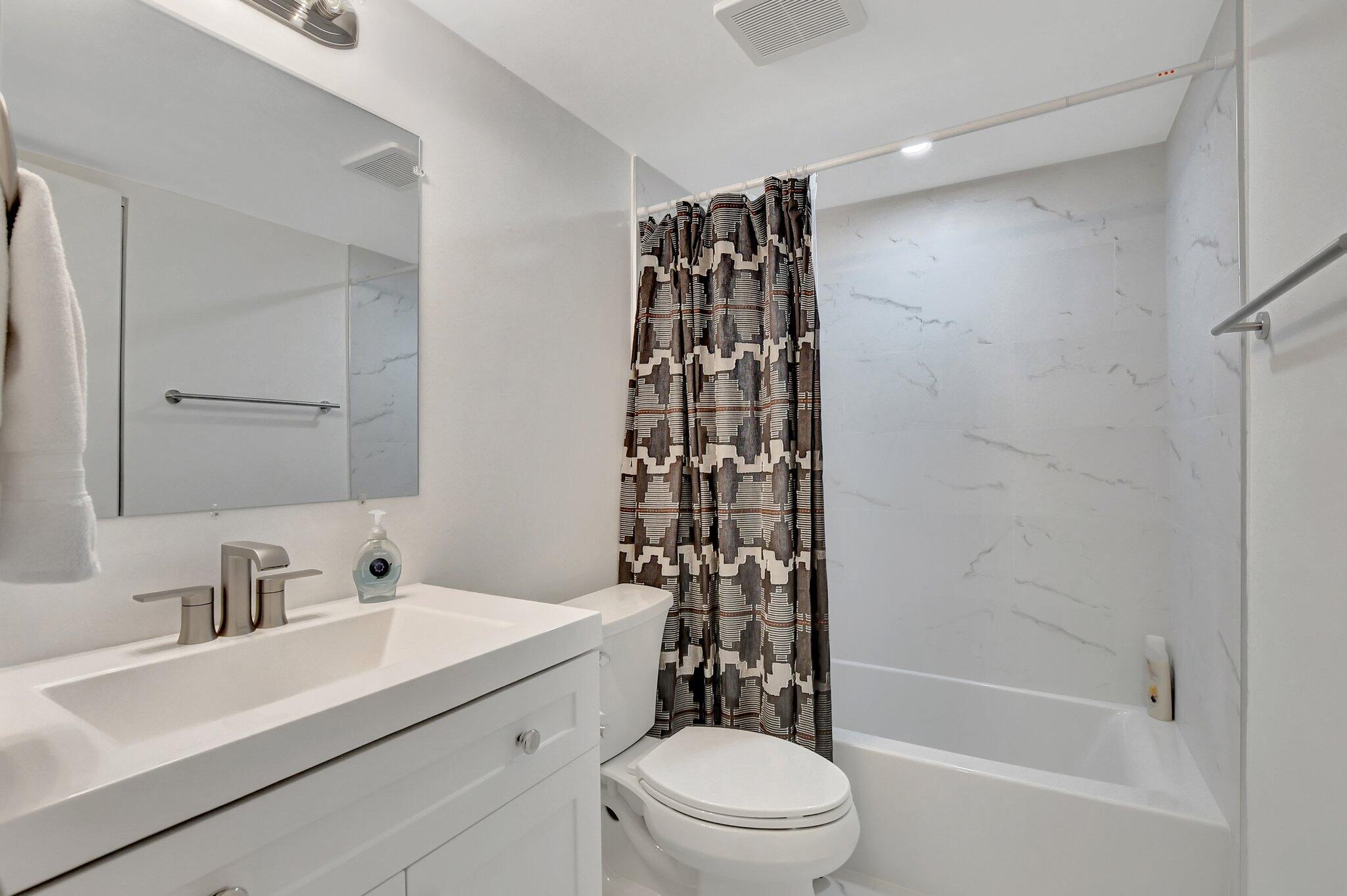 300 East Club Circle, Unit 105 Boca Raton, FL 33487 - Photo 24 of 30 24-web-or-mls-DSC_0301