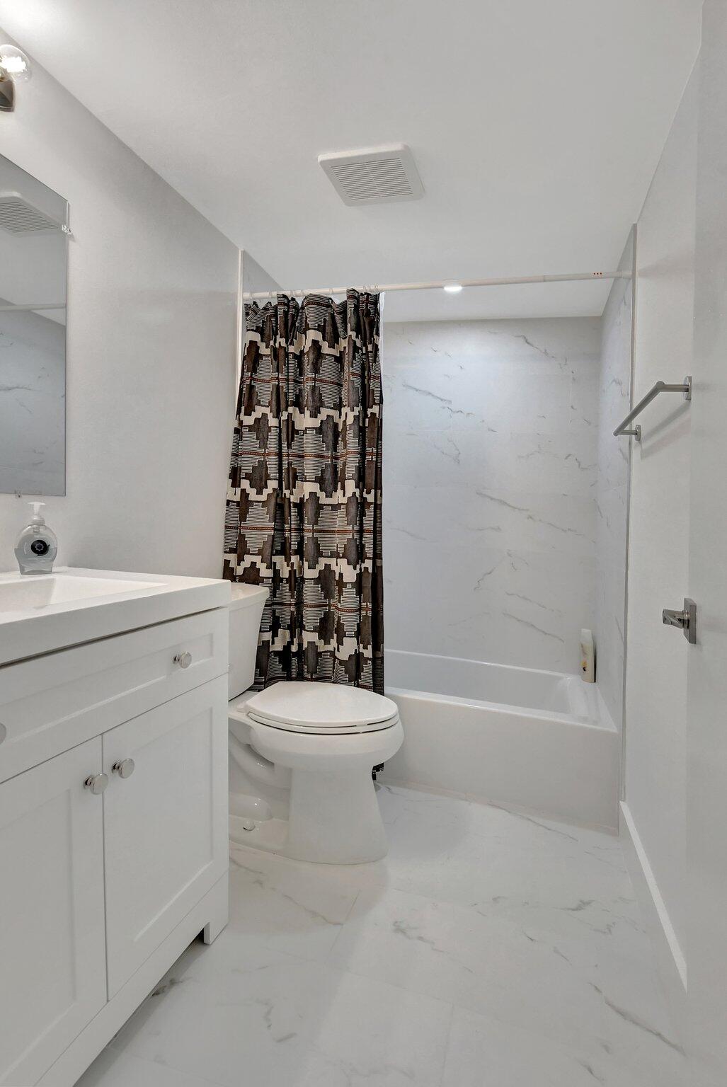 300 East Club Circle, Unit 105 Boca Raton, FL 33487 - Photo 25 of 30 25-web-or-mls-DSC_0306