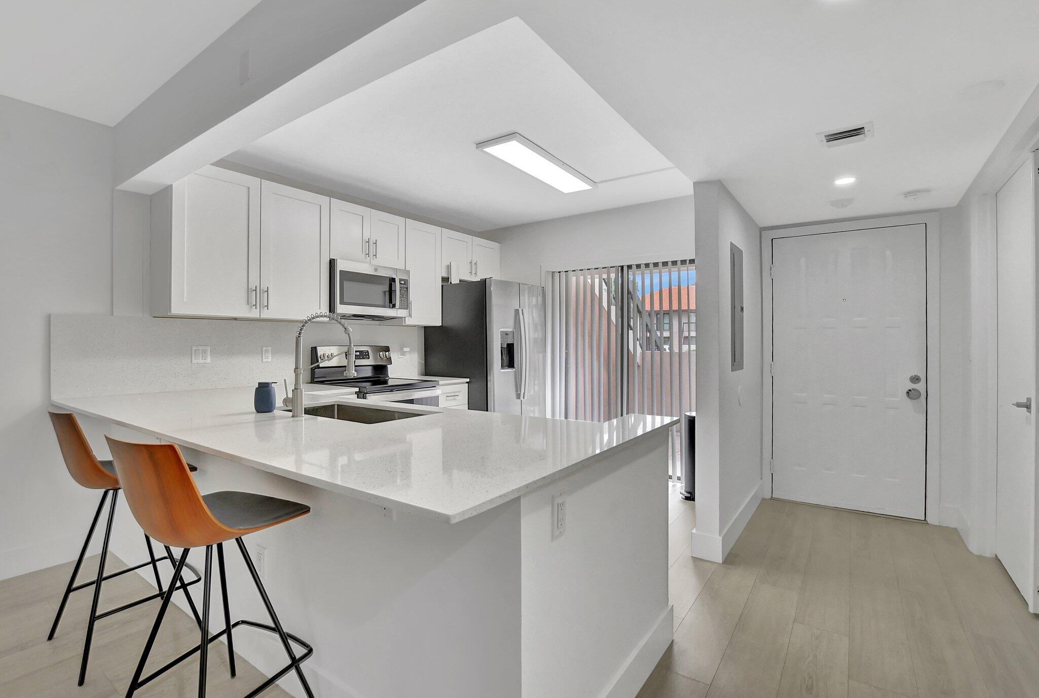 300 East Club Circle, Unit 105 Boca Raton, FL 33487 - Photo 8 of 30 8-web-or-mls-DSC_0221