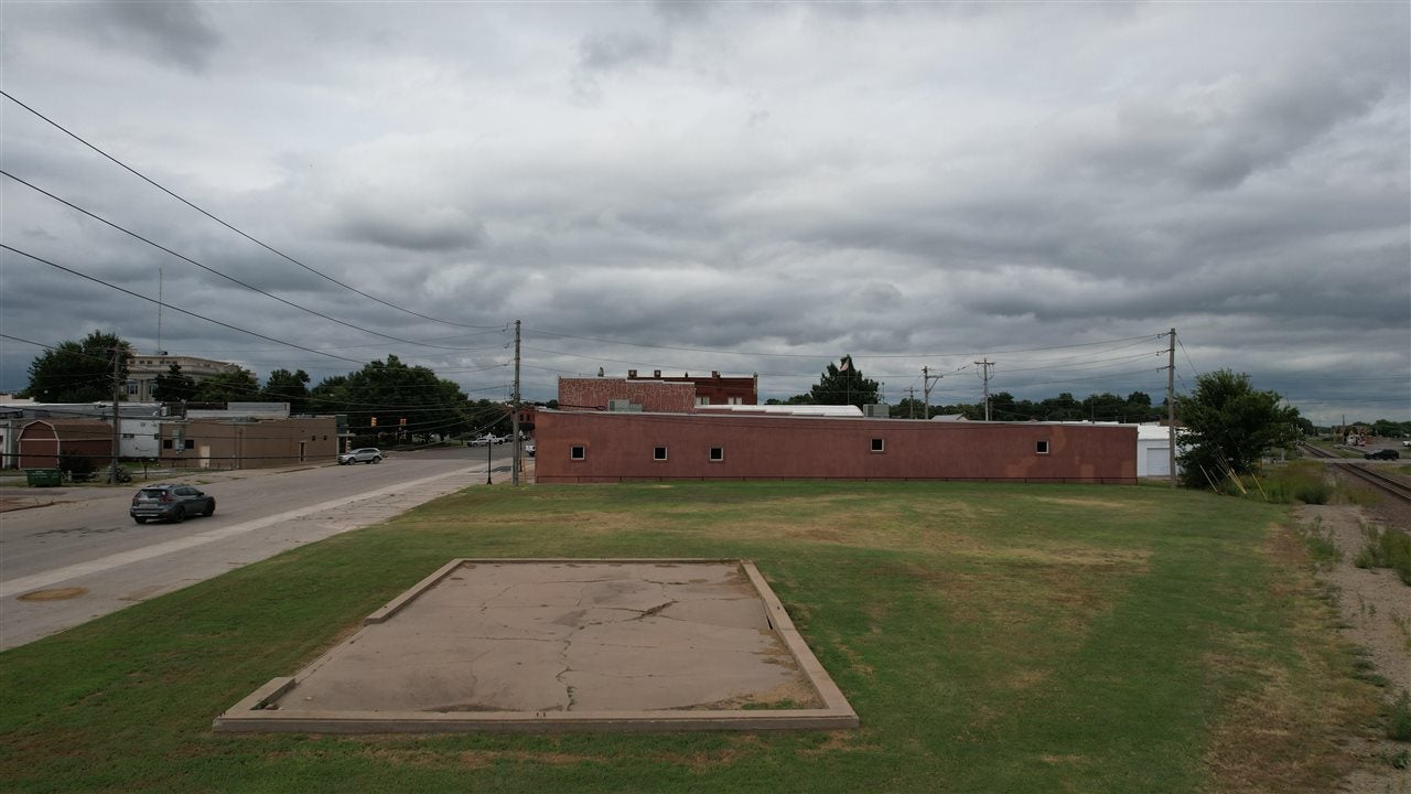 201 North 6th Street Perry, OK 73077 - Photo 8 of 10 Gallery Image 8