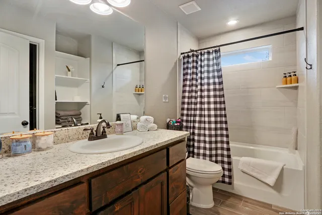 $2,200 | 652 Canyon Bend, Canyon Lake, TX 78133