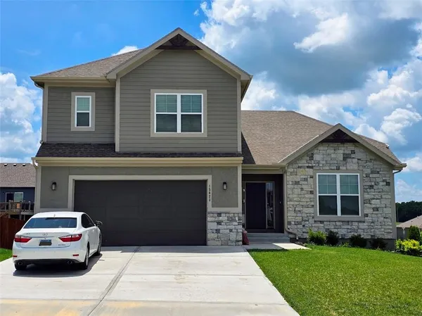 $449,000 | 15623 Lakeside Drive, Basehor, KS 66007