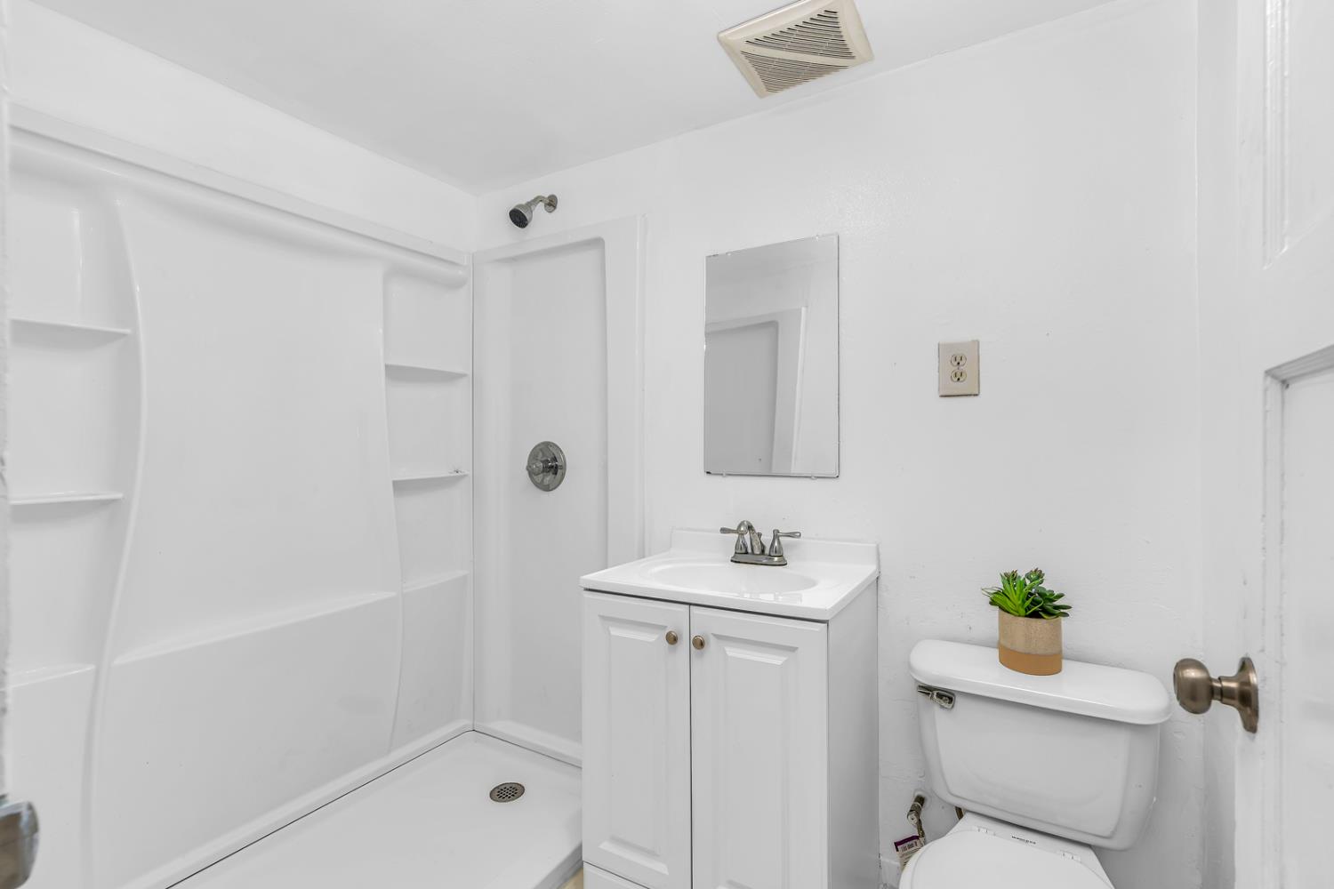 710 South G Street Madera, CA 93637 - Photo 6 of 32
