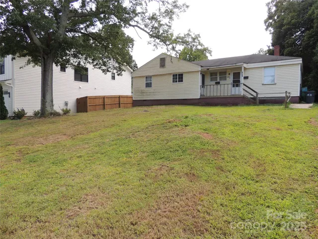 a view of a house with a backyard