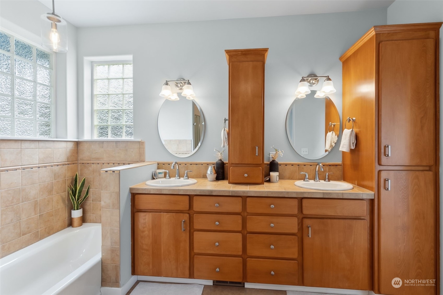 1016 Southwest 120th Street Seattle, WA 98146 - Photo 17 of 34 Gallery Image 17