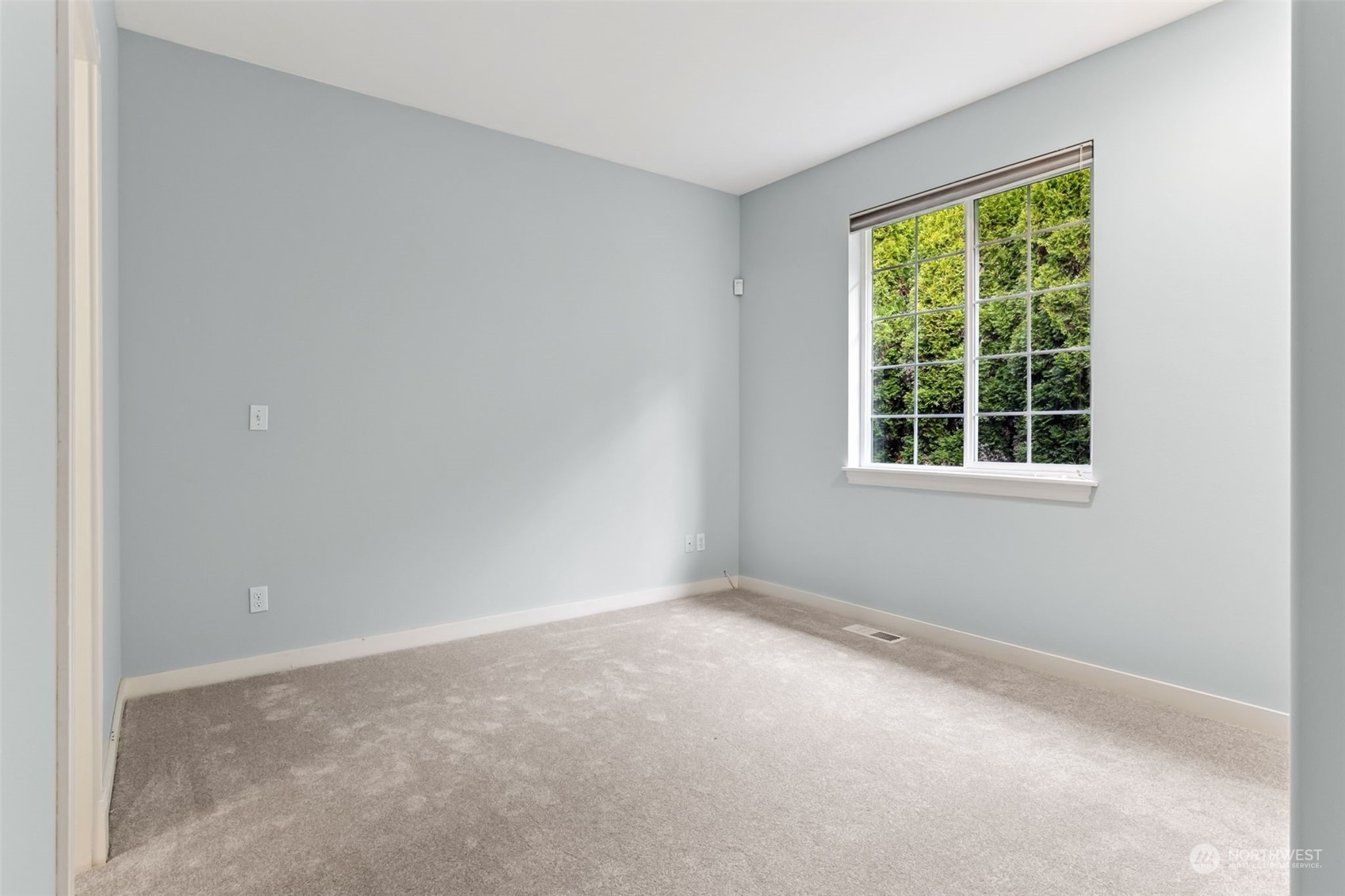 1016 Southwest 120th Street Seattle, WA 98146 - Photo 27 of 34 Gallery Image 27