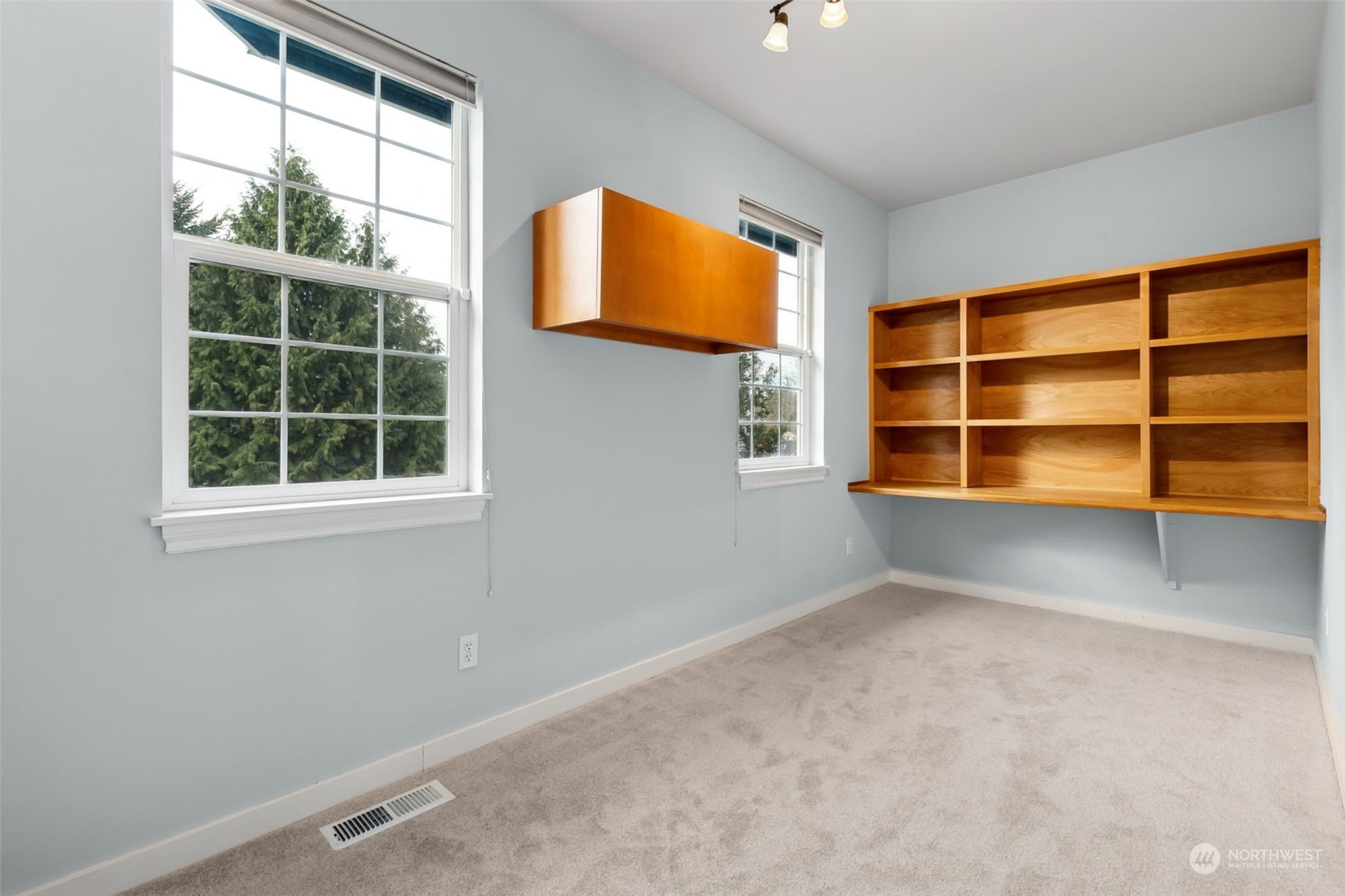 1016 Southwest 120th Street Seattle, WA 98146 - Photo 30 of 34 Gallery Image 30
