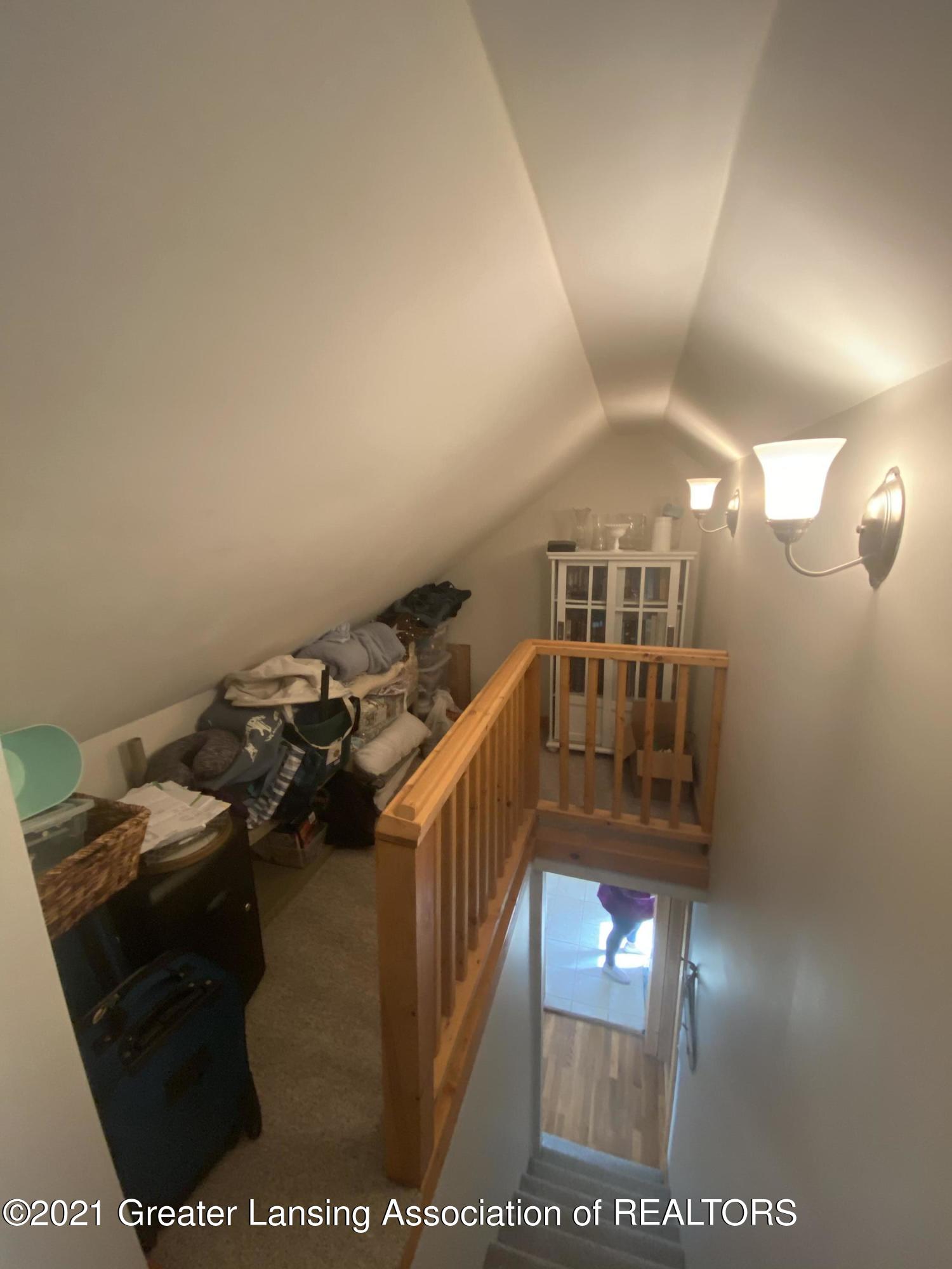 407 Strathmore Road Lansing, MI 48910 - Photo 14 of 17 57E4F899-1C83-4F8A-AC24-87C07892602B