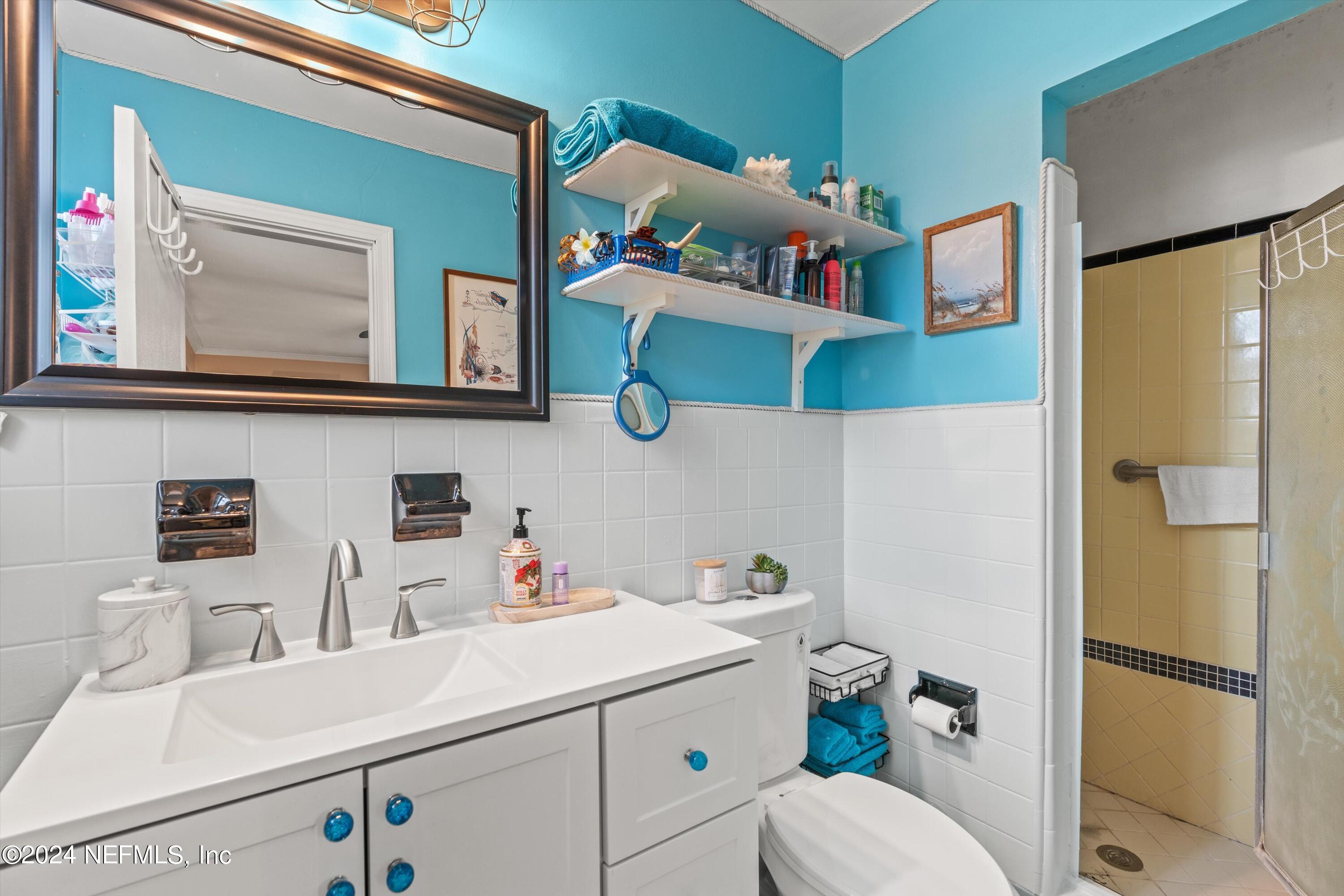 2015 Penman Road Jacksonville Beach, FL 32250 - Photo 13 of 26 16-Primary Bathroom