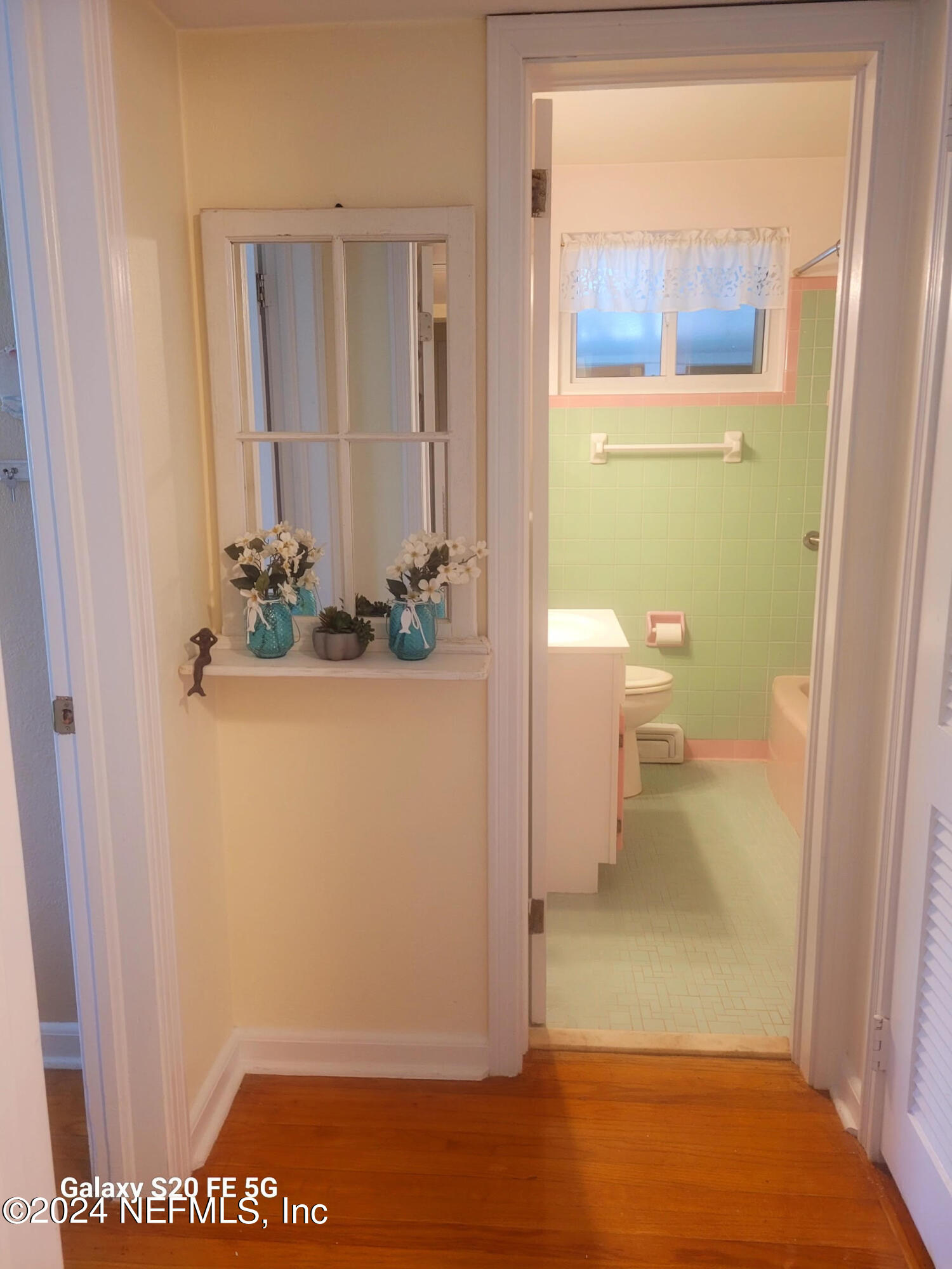2015 Penman Road Jacksonville Beach, FL 32250 - Photo 15 of 26 Entry to hall bath