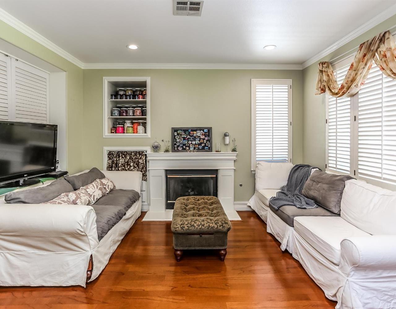 25545 Burns Place Stevenson Ranch, CA 91381 - Photo 8 of 23 Gallery Image 8