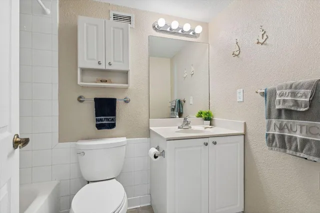 $2,200 | 2501 South Ocean Drive, Unit 304, Hollywood, FL 33019