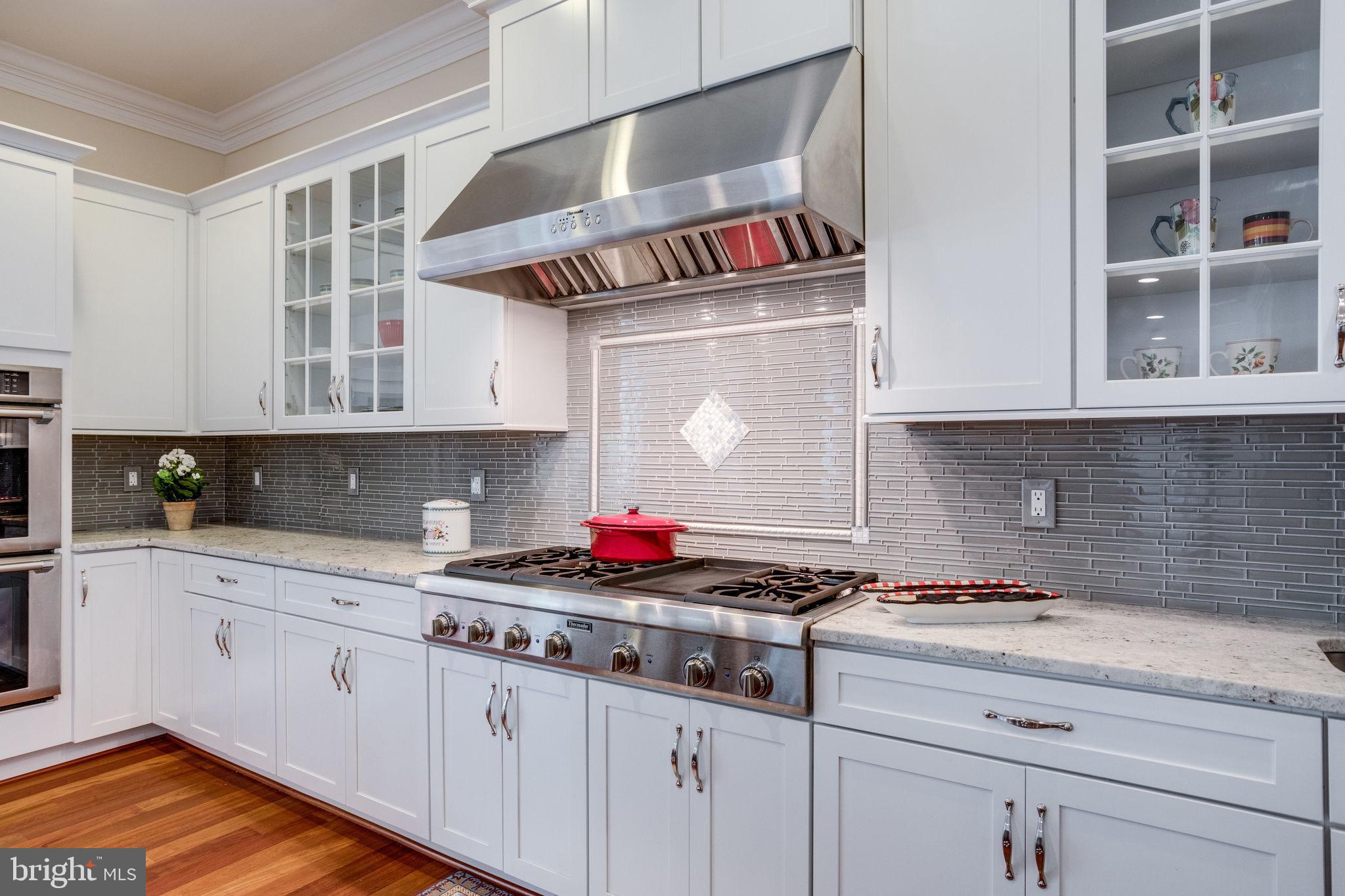 1302 Calder Road McLean, VA 22101 - Photo 26 of 90 Expensive cabinets & cooktop w/6 burners +grill