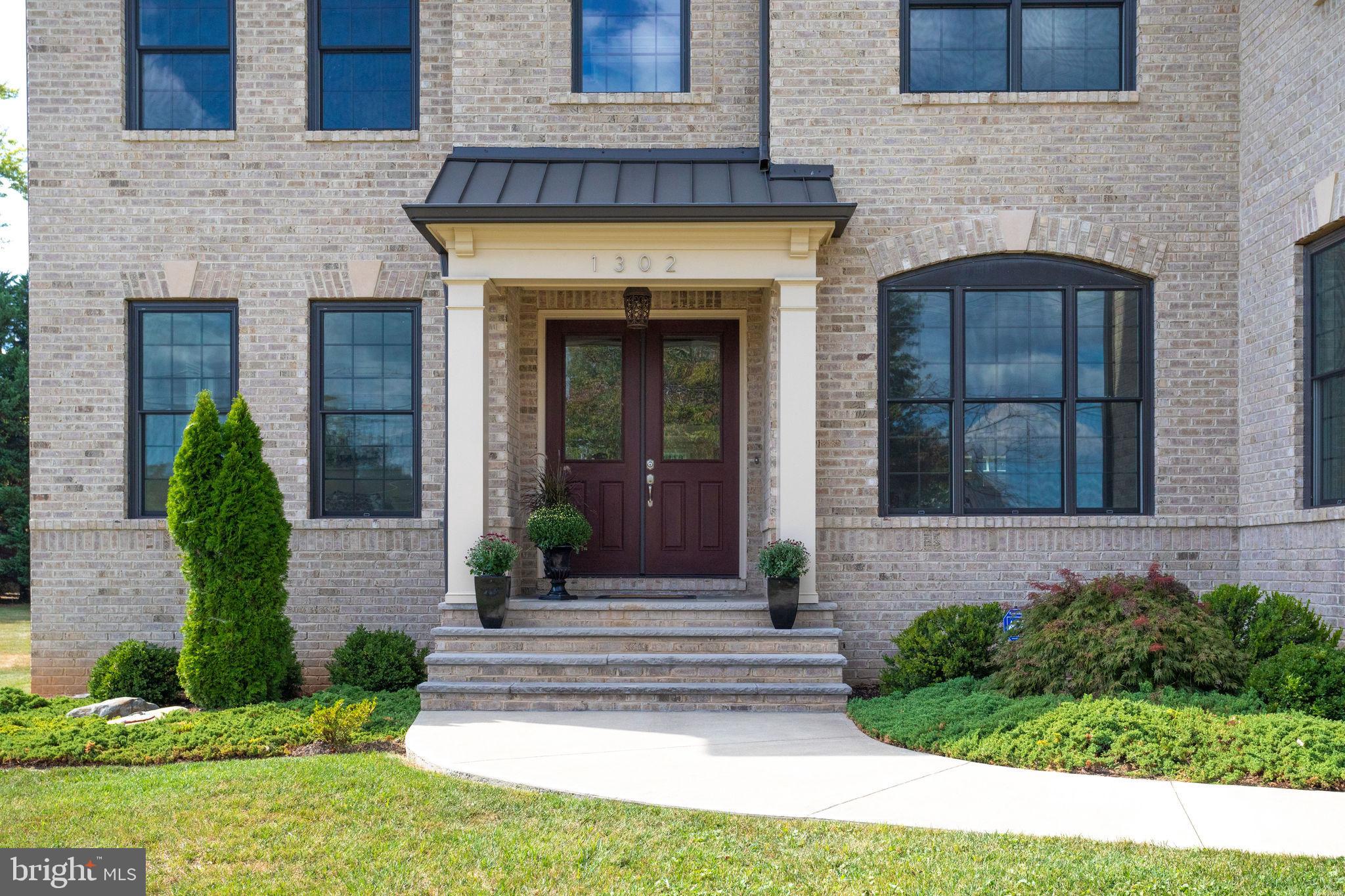 1302 Calder Road McLean, VA 22101 - Photo 3 of 90 Main front entrance