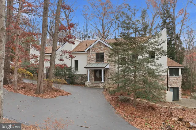 $2,000,000 | 10701 Sycamore Springs Lane, Great Falls, VA 22066