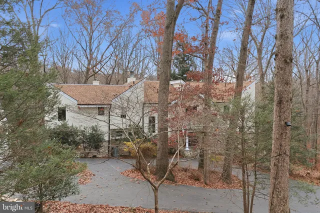 $2,000,000 | 10701 Sycamore Springs Lane, Great Falls, VA 22066