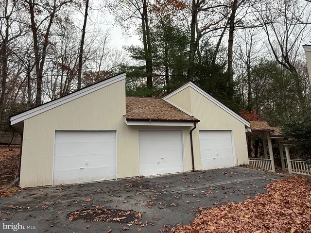 $2,000,000 | 10701 Sycamore Springs Lane, Great Falls, VA 22066