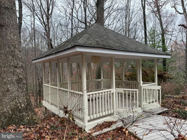 $2,000,000 | 10701 Sycamore Springs Lane, Great Falls, VA 22066