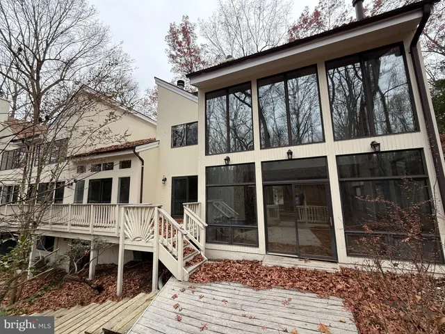 $2,000,000 | 10701 Sycamore Springs Lane, Great Falls, VA 22066