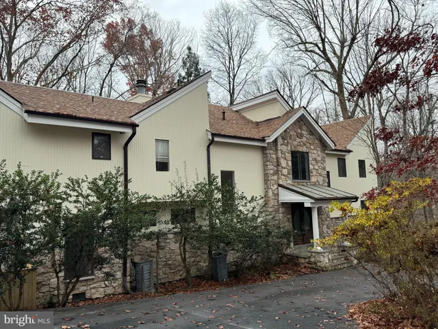 $2,000,000 | 10701 Sycamore Springs Lane, Great Falls, VA 22066