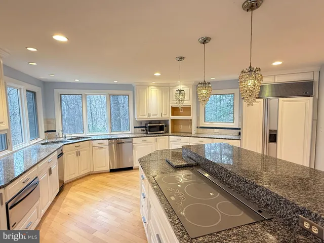 $2,000,000 | 10701 Sycamore Springs Lane, Great Falls, VA 22066