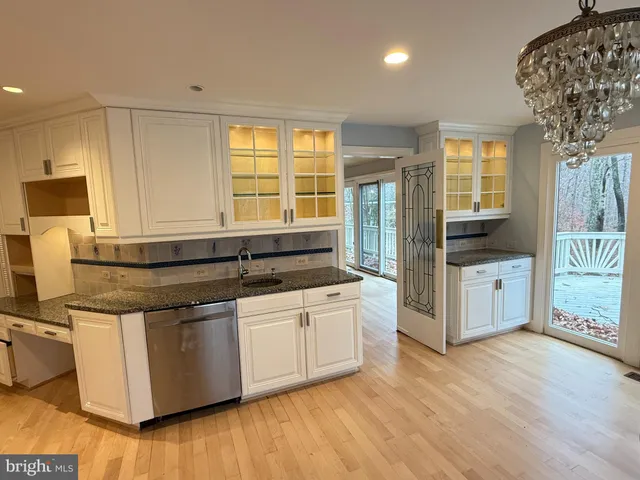 $2,000,000 | 10701 Sycamore Springs Lane, Great Falls, VA 22066