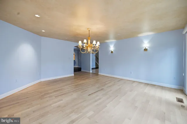 $2,000,000 | 10701 Sycamore Springs Lane, Great Falls, VA 22066