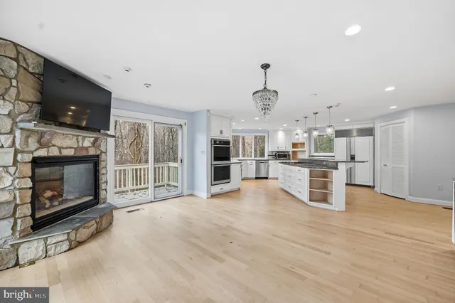 $2,000,000 | 10701 Sycamore Springs Lane, Great Falls, VA 22066