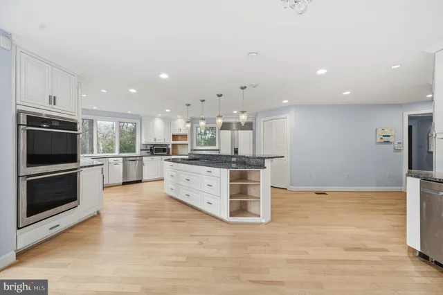 $2,000,000 | 10701 Sycamore Springs Lane, Great Falls, VA 22066