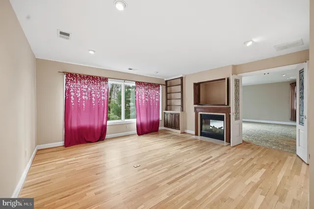 $2,000,000 | 10701 Sycamore Springs Lane, Great Falls, VA 22066