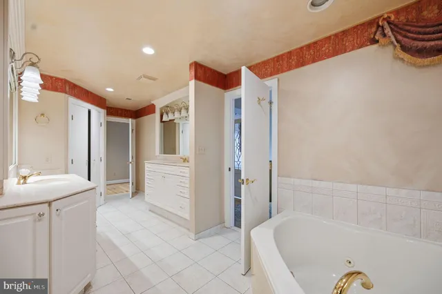 $2,000,000 | 10701 Sycamore Springs Lane, Great Falls, VA 22066