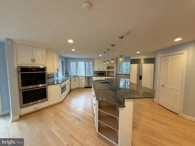 $2,000,000 | 10701 Sycamore Springs Lane, Great Falls, VA 22066