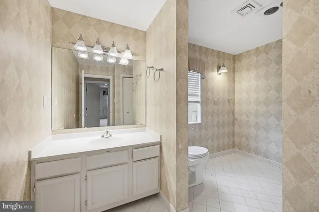 $2,000,000 | 10701 Sycamore Springs Lane, Great Falls, VA 22066